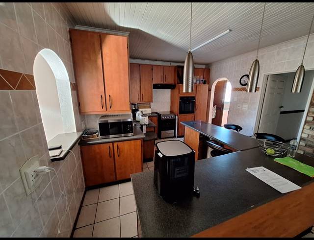 3 BEDROOM HOUSE FOR SALE IN VANDERBIJLPARK SE 3